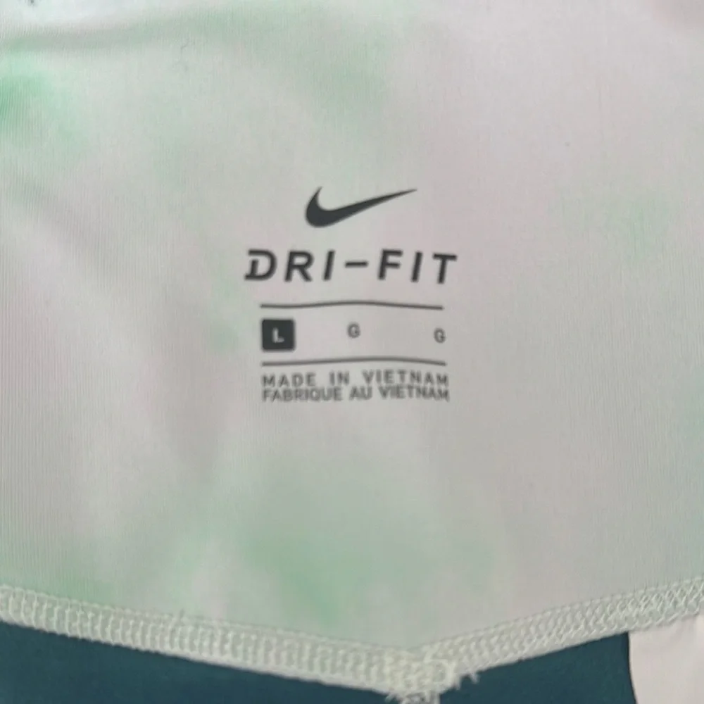 Nike Green and White Bike Shorts Moisture-Wicking Performance
